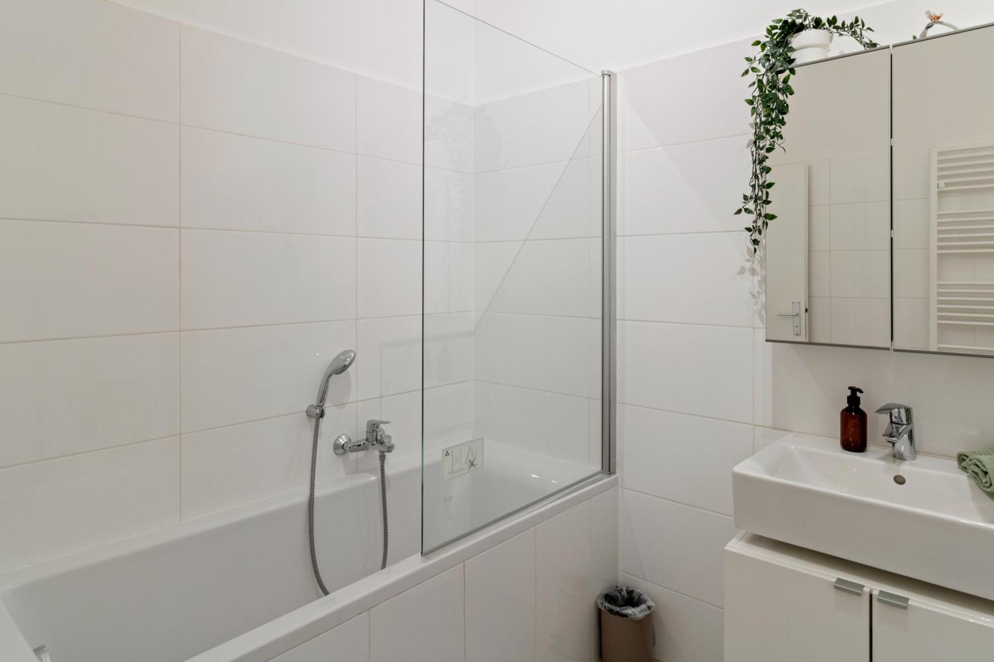 Three Bedrooms - 80 M2 - 2 Min To U4 Meidlinger Hauptstrasse * Vienna