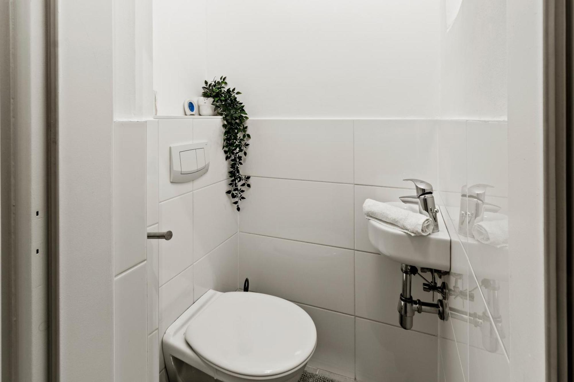 Three Bedrooms - 69 M² - 4 Min To U4 Metro Station Apartment Wien