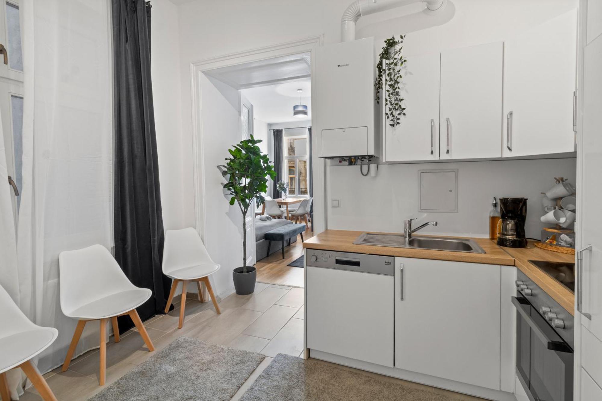 Three Bedrooms - 80 M2 - 2 Min To U4 Meidlinger Hauptstrasse Vienna