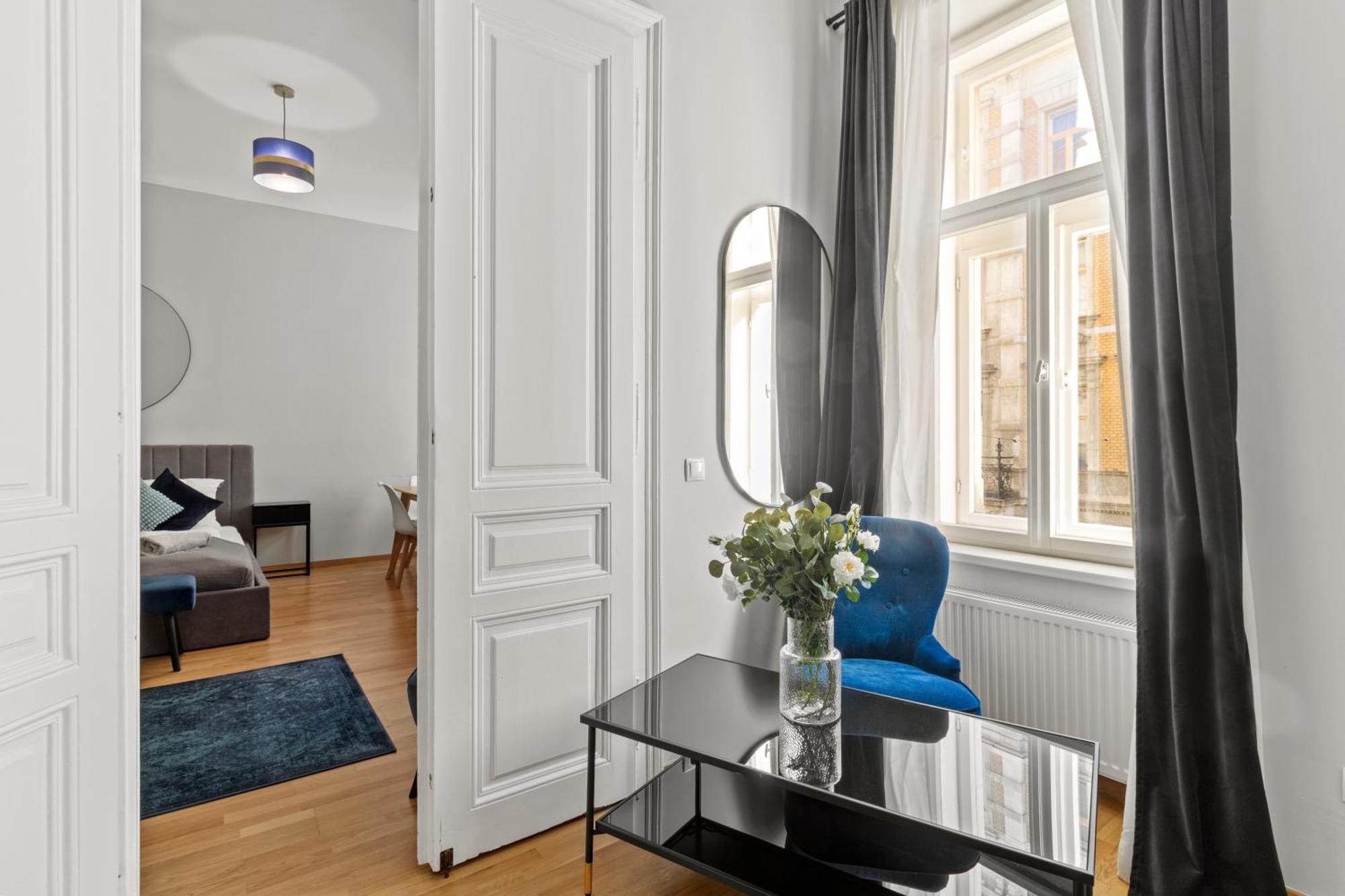 Three Bedrooms - 80 M2 - 2 Min To U4 Meidlinger Hauptstrasse Vienna